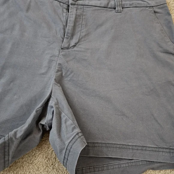 Magellan Outdoors Women's Size 18 Gray Shorts with Pockets - Picture 4 of 14